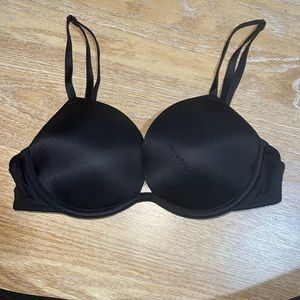 Black push-up bra